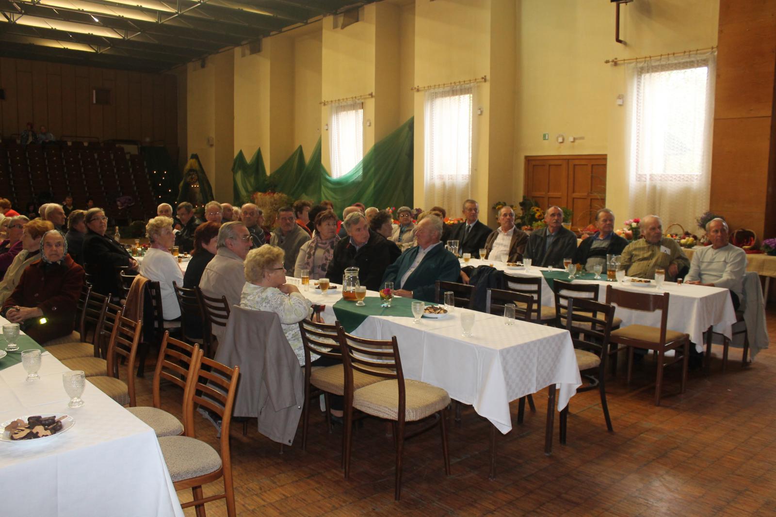 Fotogaléria Posedenie s dôchodcami 2015 (1) Posedenie s dôchodcami 2015